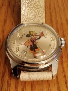 Vintage Minnie Mouse Character Wristwatch - White Strap